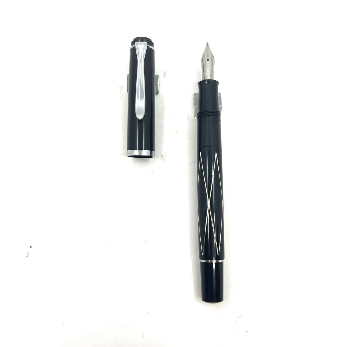 Pelikan Classic M215 Black-Silver Rhombus Fountain Pen