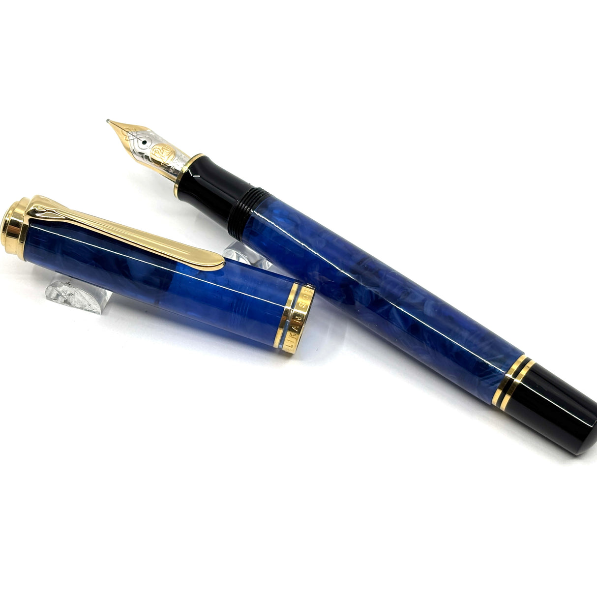 Pelikan Souveran M800 Marbled Blue O' Blue Fountain Pen