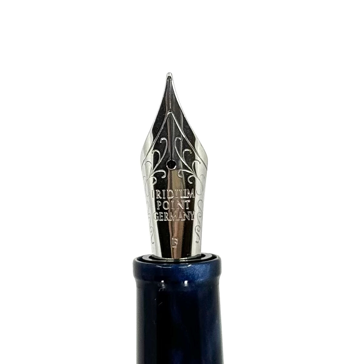 Taccia Staccato Lunar Blue Oversized Fountain Pen - Fine Stainless Steel Nib