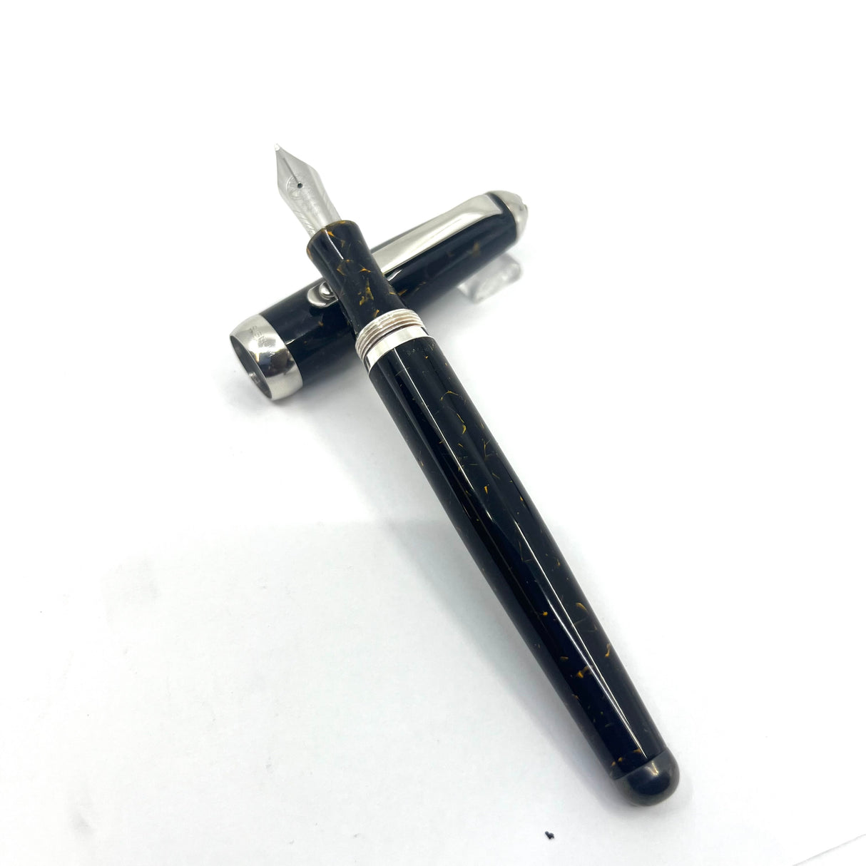 Signum (Italy) Marbleized Brown Fountain Pen - Broad 18kt Gold Nib