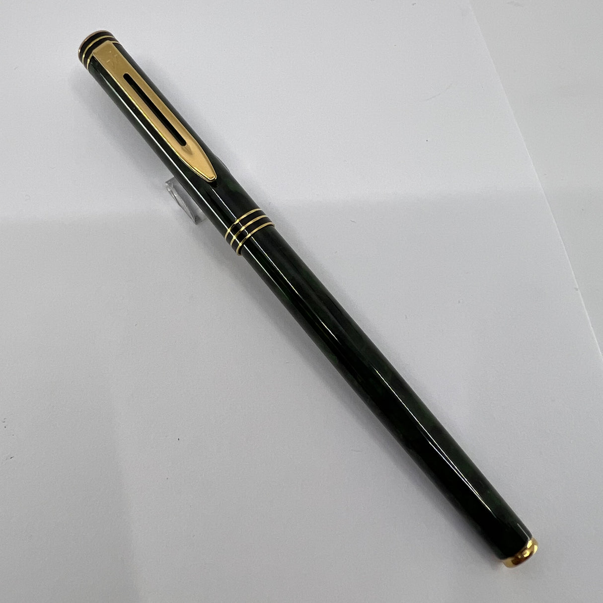 Waterman "Exclusive" Collection Green & Black Marble Lacquered  Fountain Pen   - Medium 18kt Gold  Nib