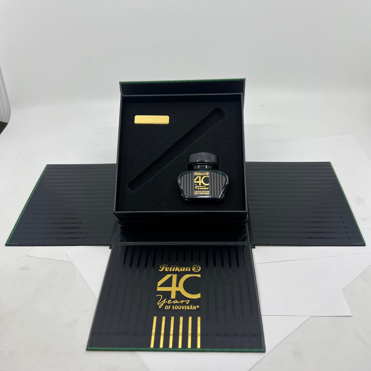 Pelikan Souverän M800 40 Years Anniversary Limited Edition Fountain Pen - Medium 18kt Gold Nib