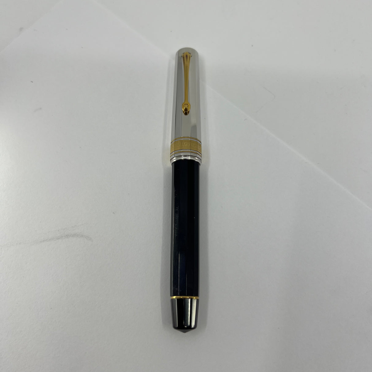 OMAS Doue Facetted Large Paragon Fountain Pen - Sterling Silver Cap - Fine 18kt Gold Nib