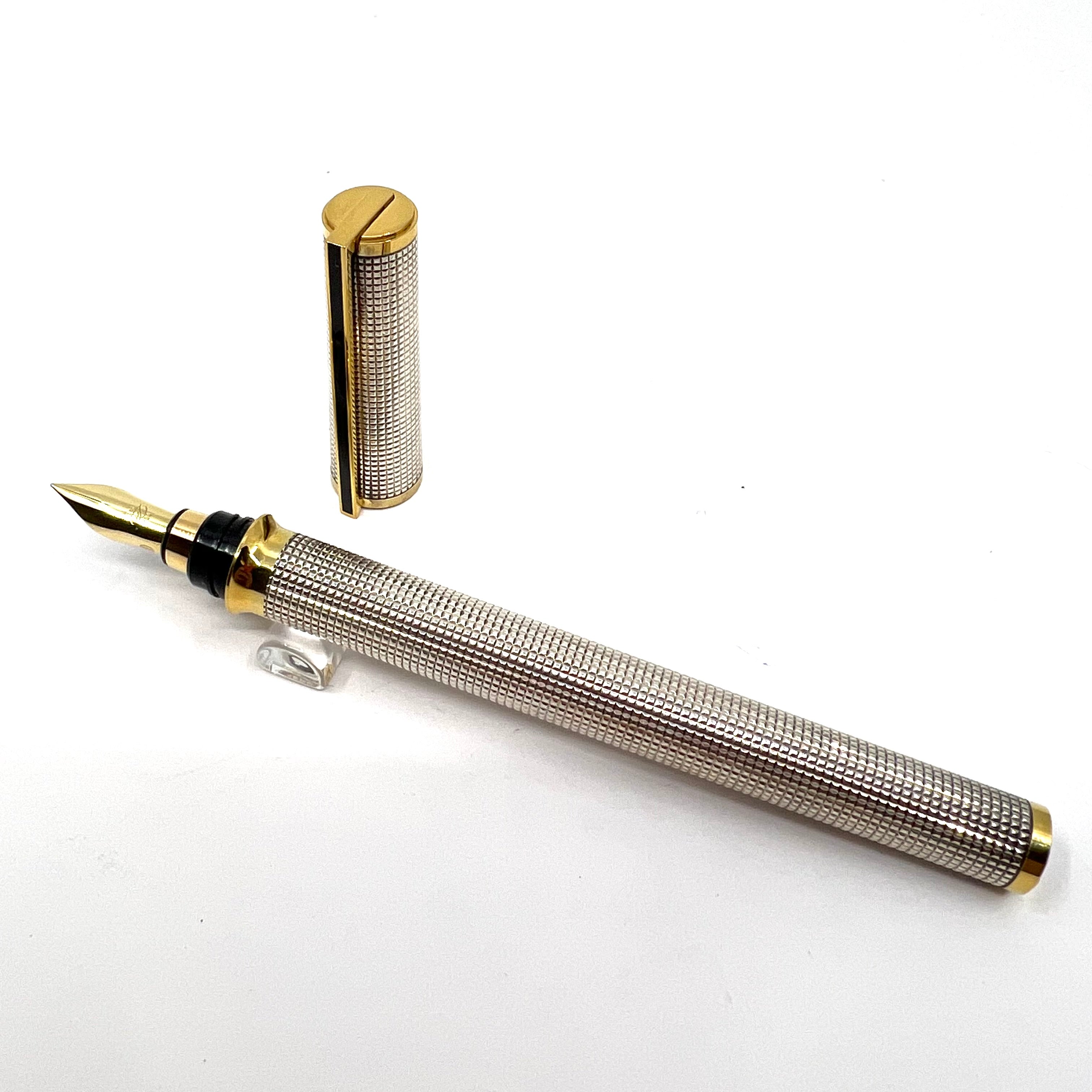 S. T. Dupont Silver Montparnasse Mid-Sized Fountain Pen – Fountain
