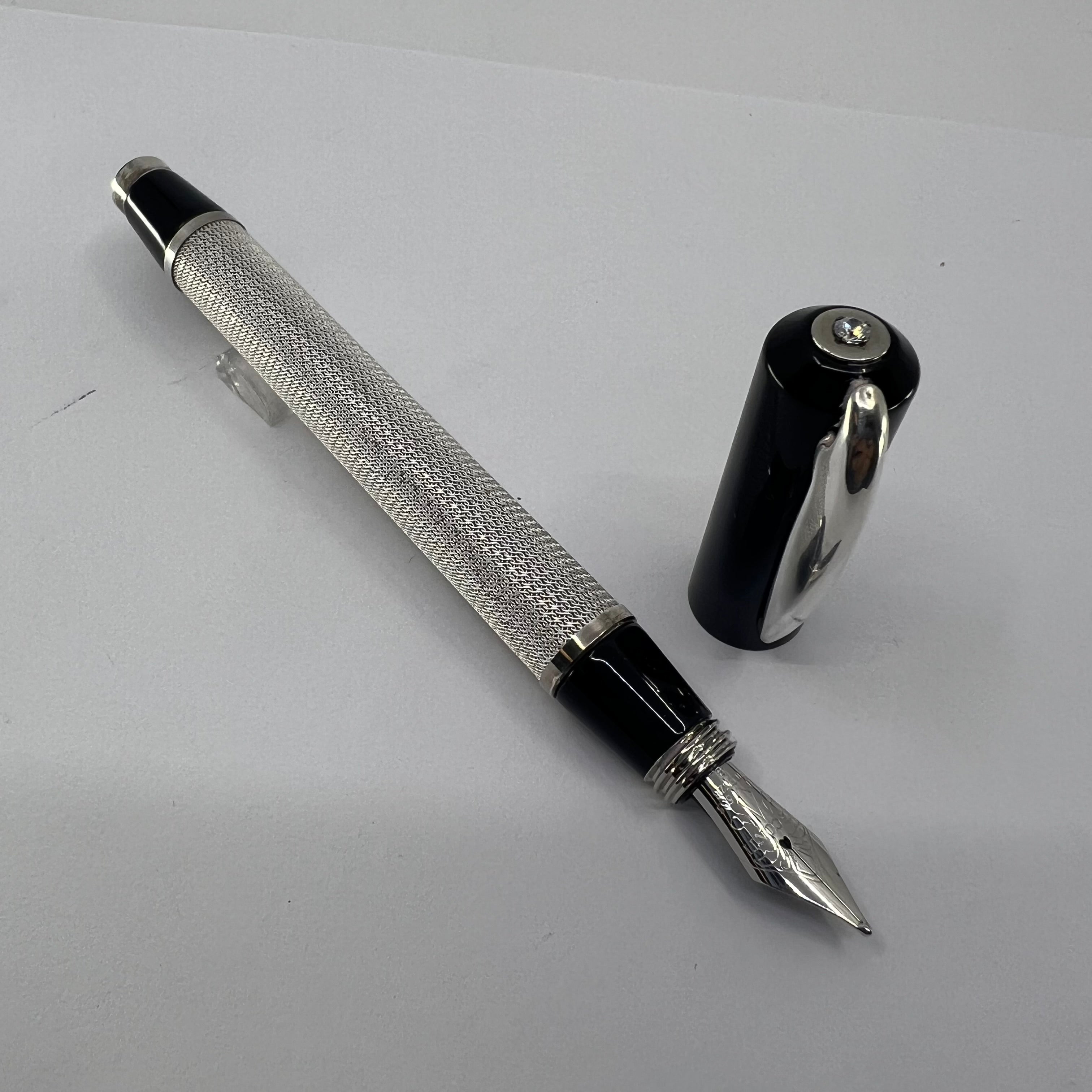 Visconti Rinascimento Organza Fountain Pen - Broad 14kt Gold Nib