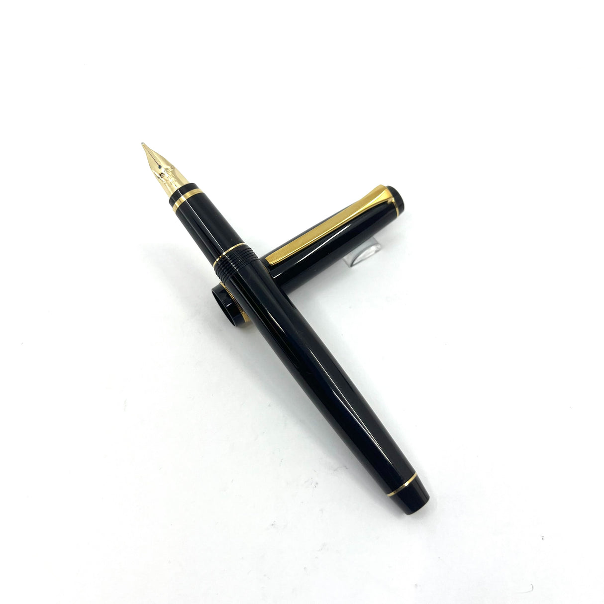 Pilot-Namiki Black Resin Falcon Fountain Pen - Flexible Broad 14kt Gold Nib