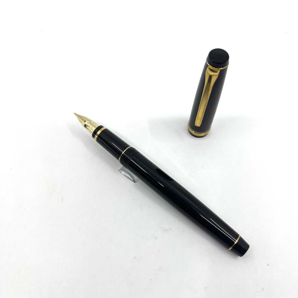Pilot-Namiki Black Resin Falcon Fountain Pen - Flexible Broad 14kt Gold Nib