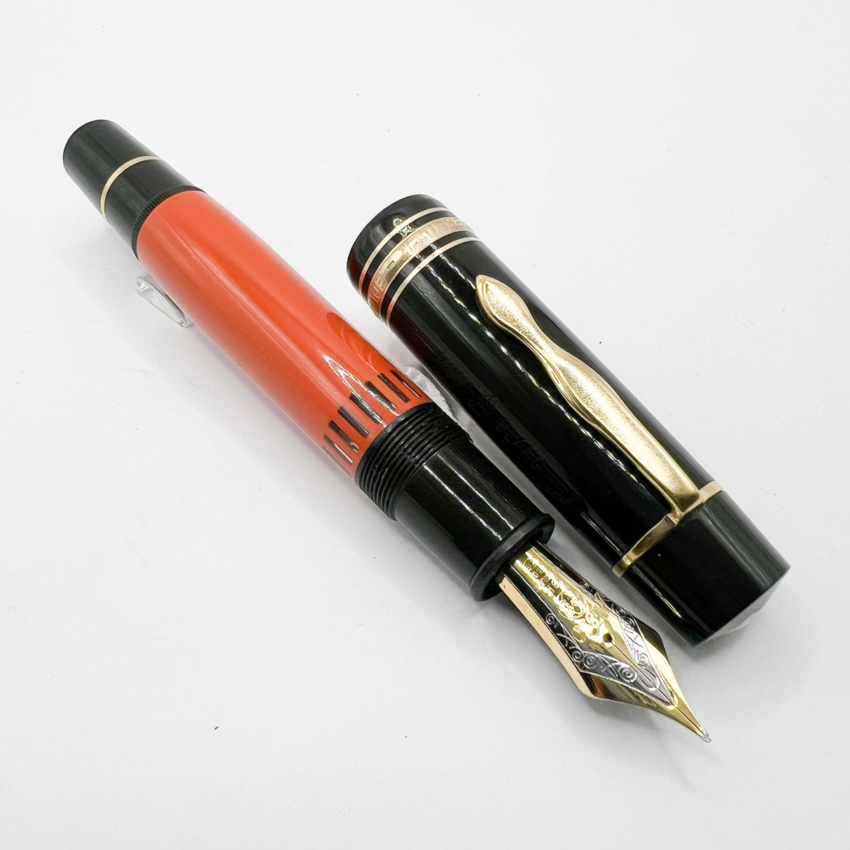 Montblanc Ernest Hemingway Writers Series Limited Edition Fountain Pen  - Fine 18kt Gold Nib