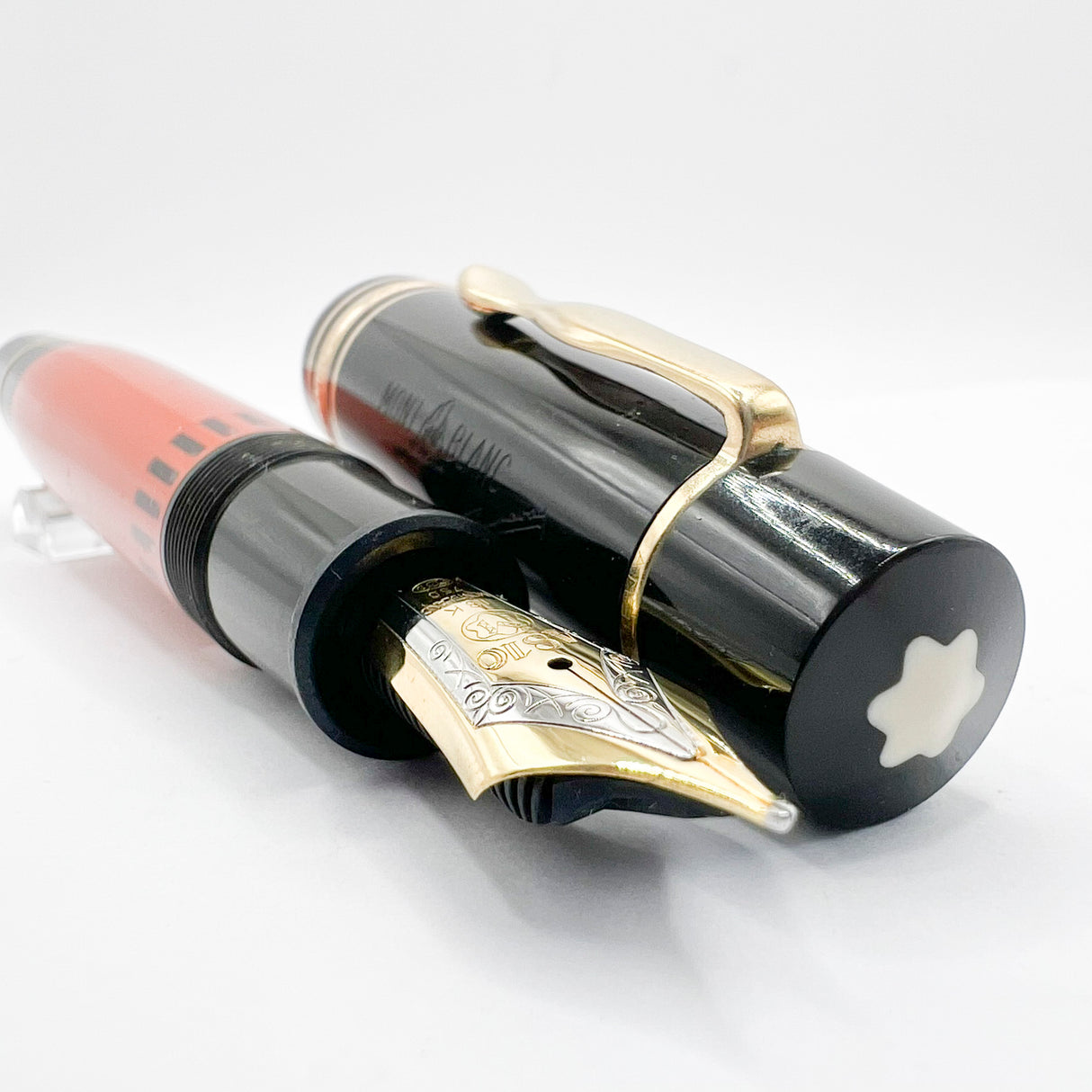 Montblanc Ernest Hemingway Writers Series Limited Edition Fountain Pen  - Fine 18kt Gold Nib