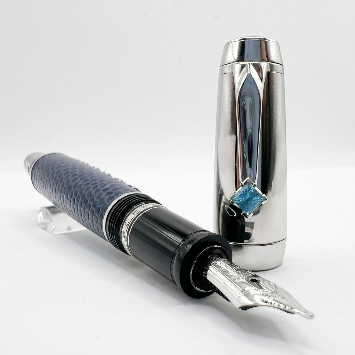 Montblanc Boheme "Jewel" Retractable Nib Blue "Lizardskin" Fountain Pen - Medium 18kt Gold Nib