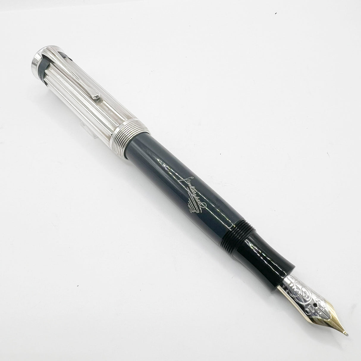 Montblanc Charles Dickens Writer Series Limited Edition Fountain Pen - Medium 18kt Gold Nib