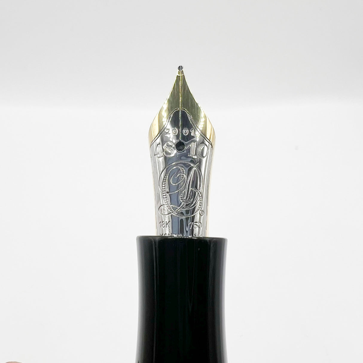 Montblanc Charles Dickens Writer Series Limited Edition Fountain Pen - Medium 18kt Gold Nib