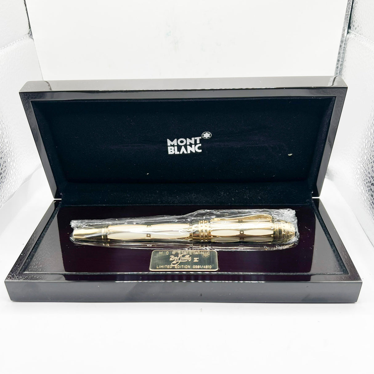 Montblanc Pope Julius Patron Of The Arts Limited Edition Fountain Pen  - Medium 18kt Gold Nib
