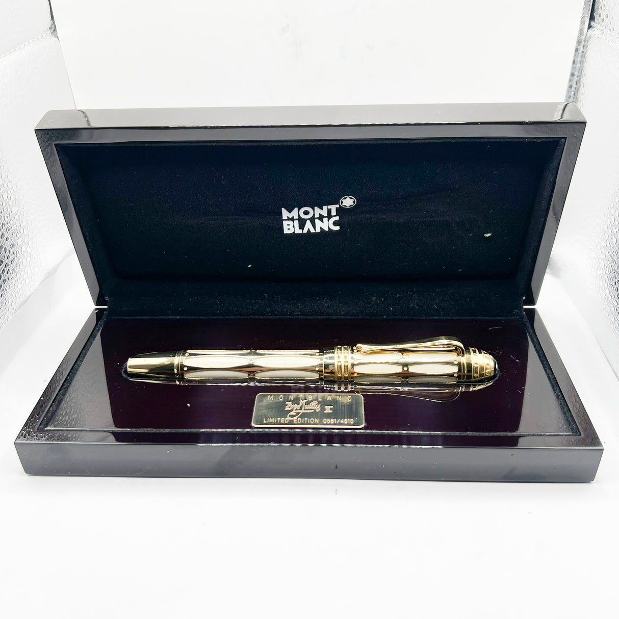 Montblanc Pope Julius Patron Of The Arts Limited Edition Fountain Pen  - Medium 18kt Gold Nib