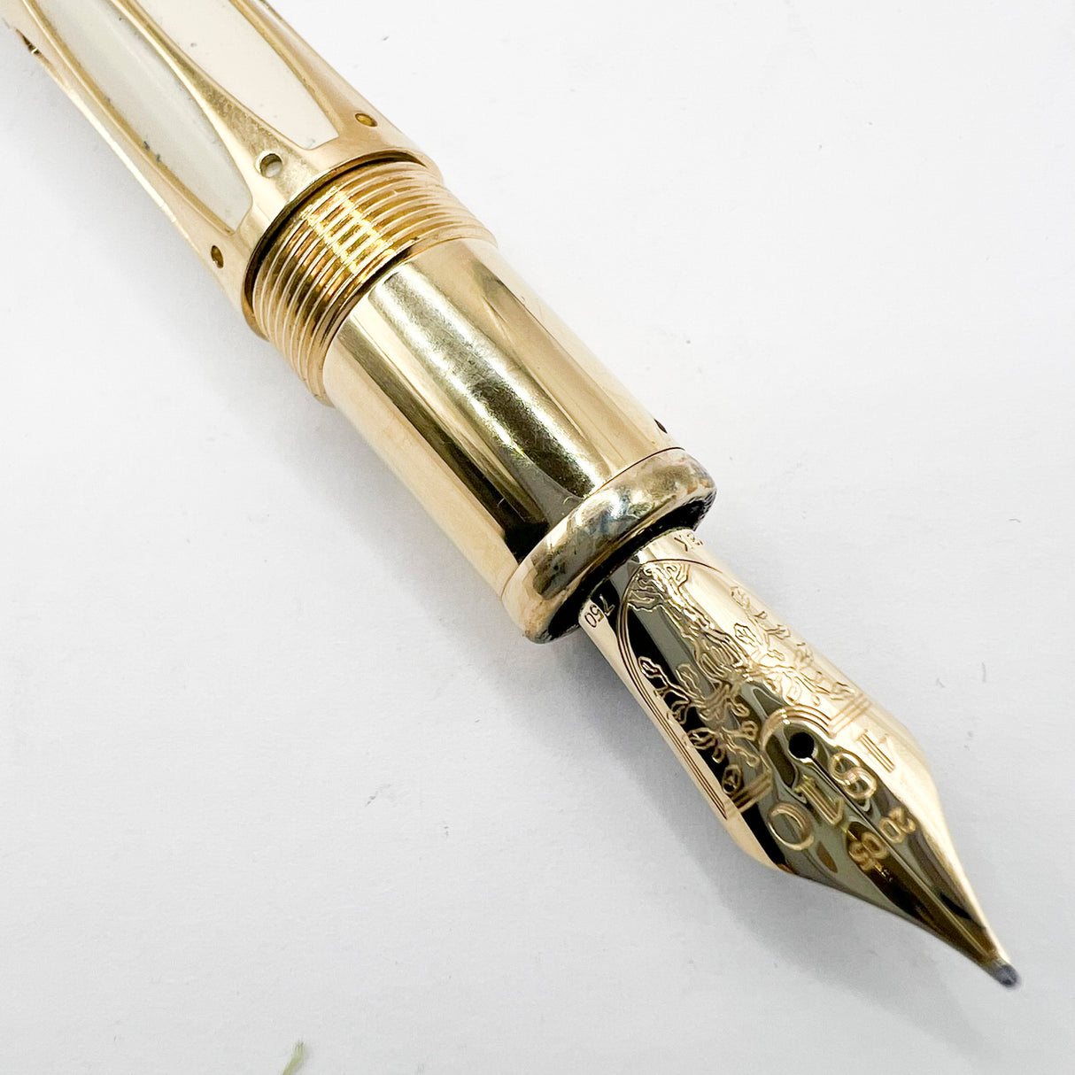 Montblanc Pope Julius Patron Of The Arts Limited Edition Fountain Pen  - Medium 18kt Gold Nib