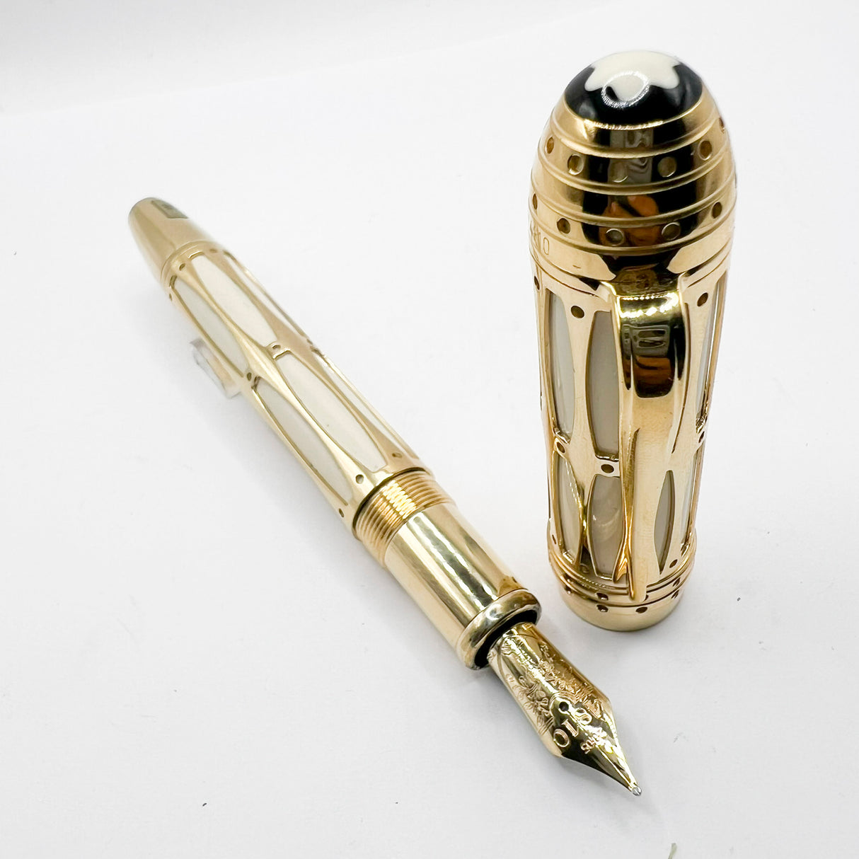 Montblanc Pope Julius Patron Of The Arts Limited Edition Fountain Pen  - Medium 18kt Gold Nib