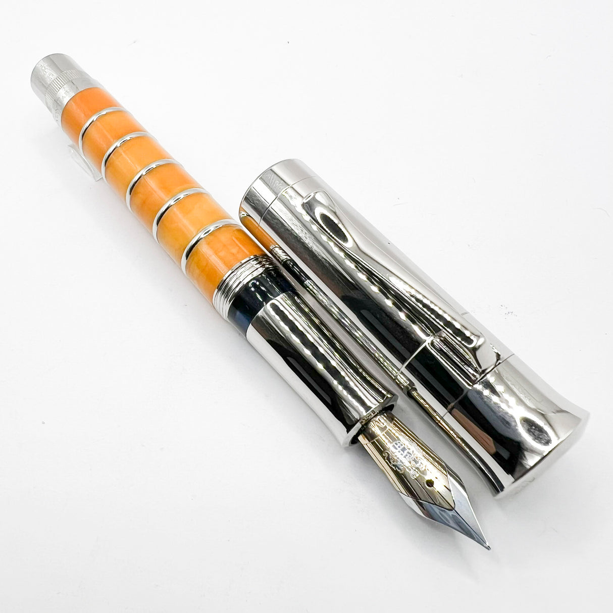 Graf von Faber-Castell "Amber" Pen of the Year 2004   -  Medium 18kt Gold Nib - Very Desirable!!