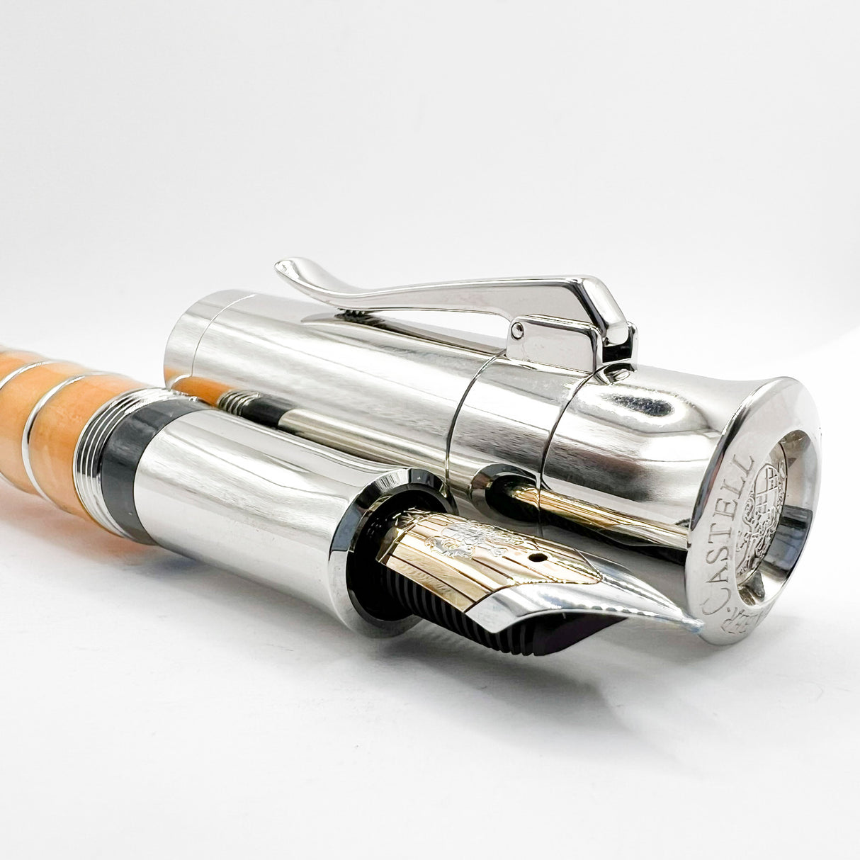 Graf von Faber-Castell "Amber" Pen of the Year 2004   -  Medium 18kt Gold Nib - Very Desirable!!