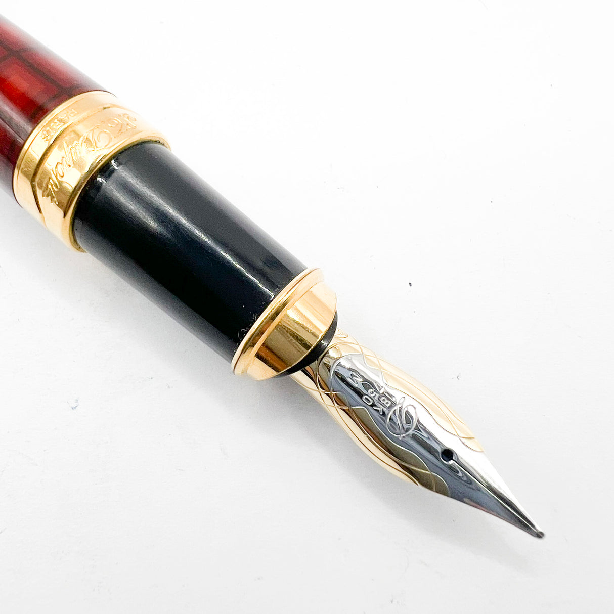 S.T. Dupont Orpheo Vertigo Largest Size Fountain Pen - Medium 18kt Gold Nib