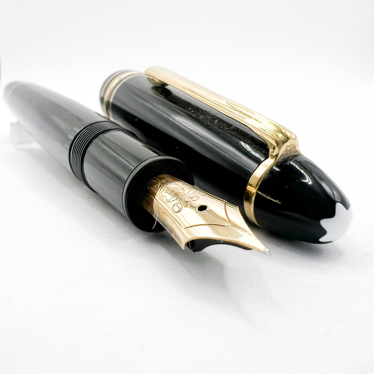 Montblanc Meisterstuck Black Resin #146 LeGrand Fountain Pen -   Semi-Flex Extra Fine 14kt Gold Nib