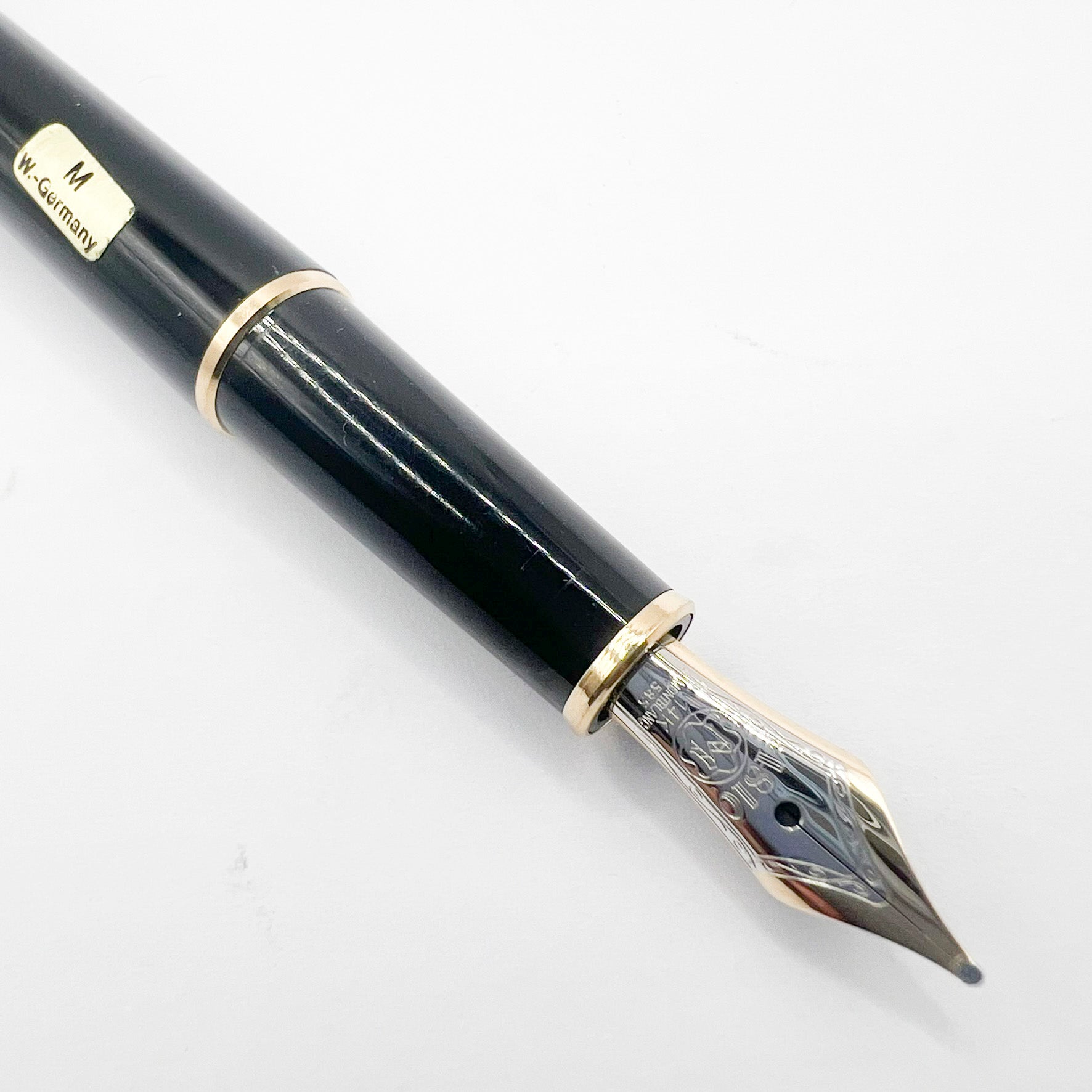 Montblanc Classique #144 Black Resin Fountain Pen - Medium 14kt