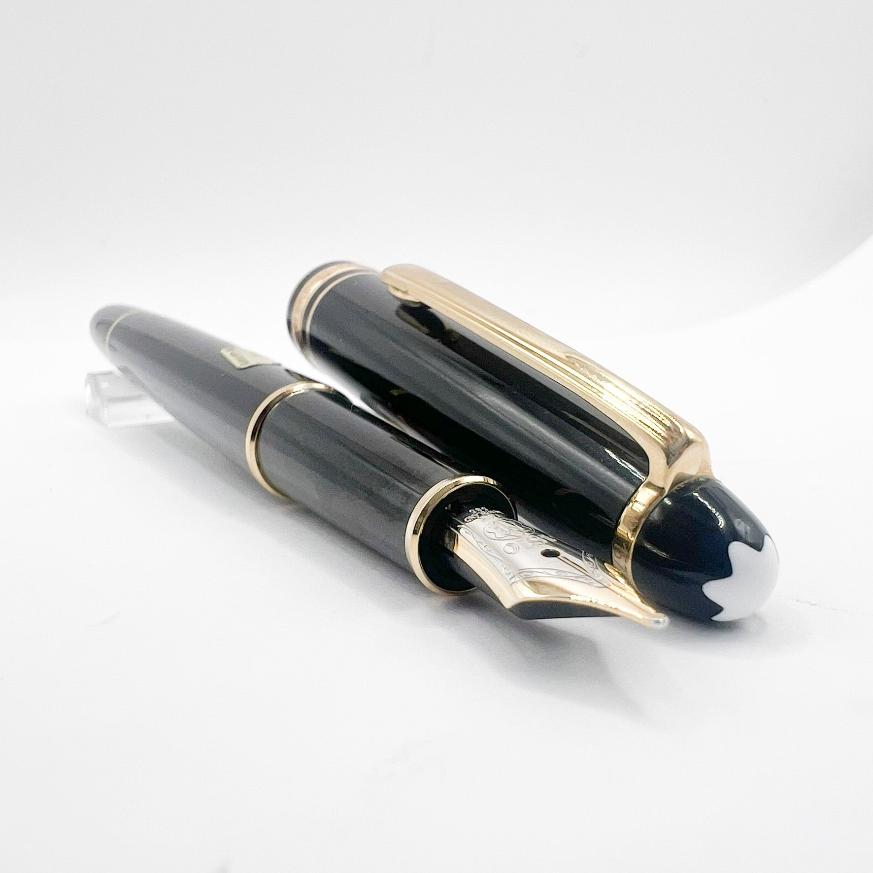 Montblanc Classique #144 Black Resin Fountain Pen - Medium 14kt