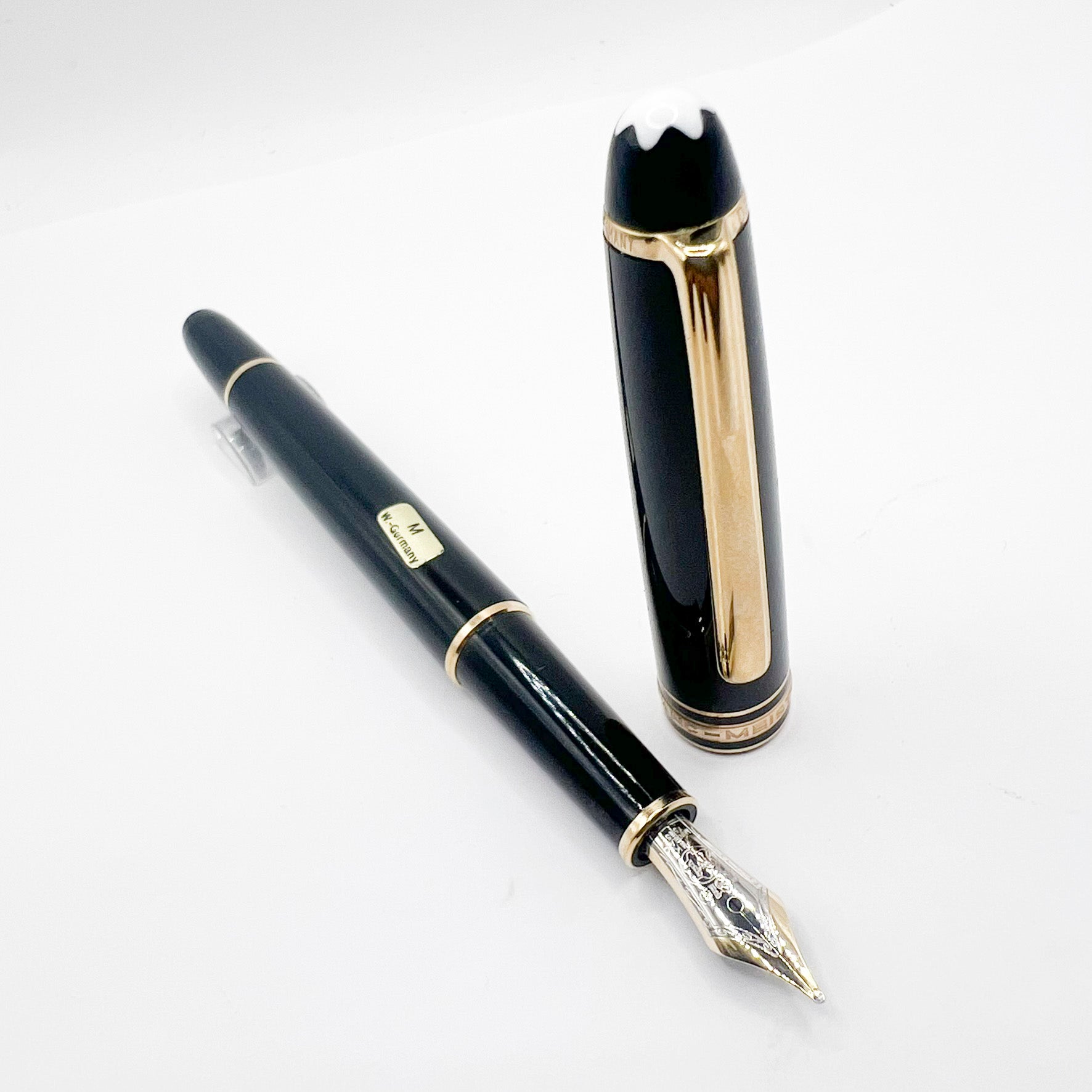 Montblanc Classique #144 Black Resin Fountain Pen - Medium 14kt