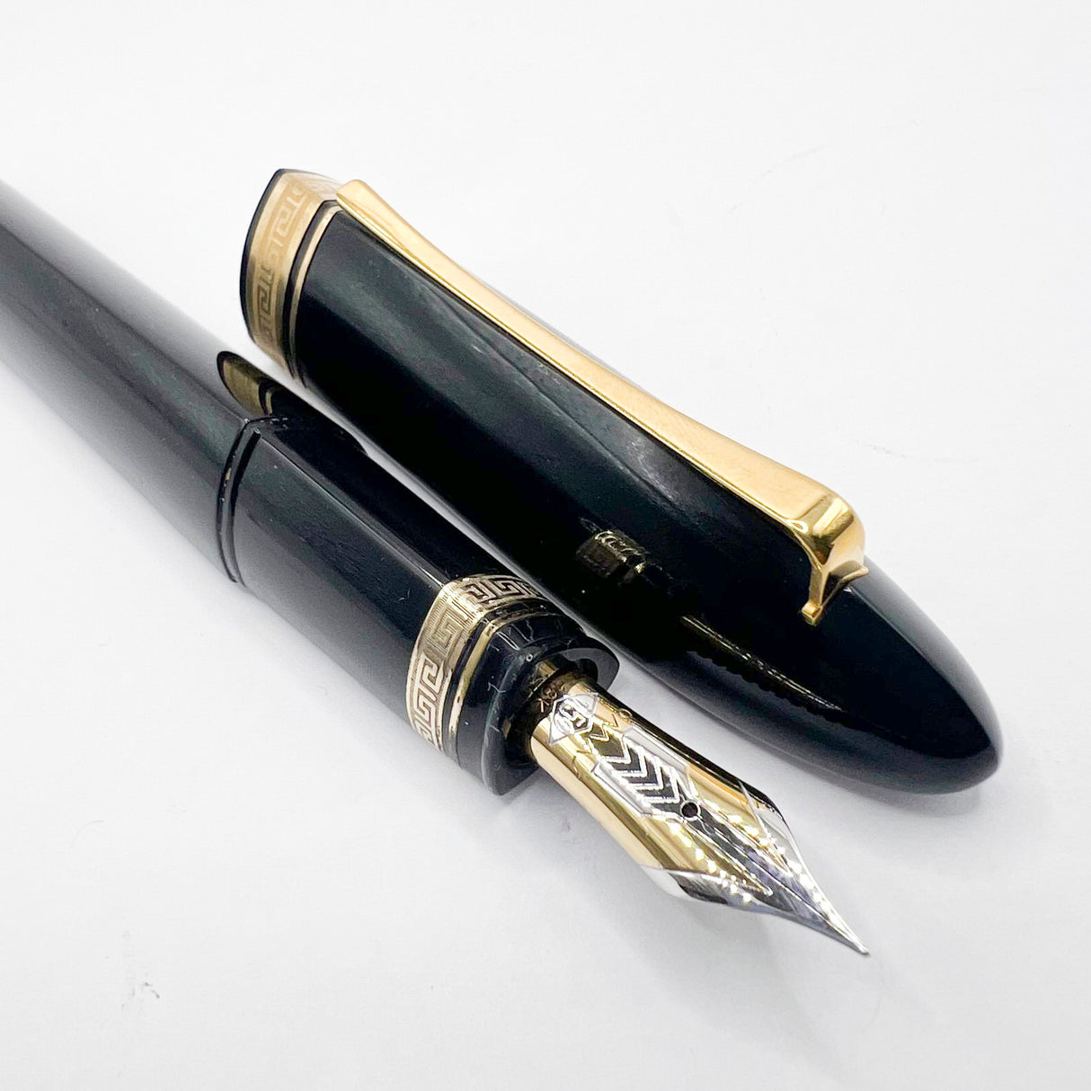 OMAS Blue/Black  #360 Oversized Triangulated Fountain Pen - Medium 18kt Gold Nib