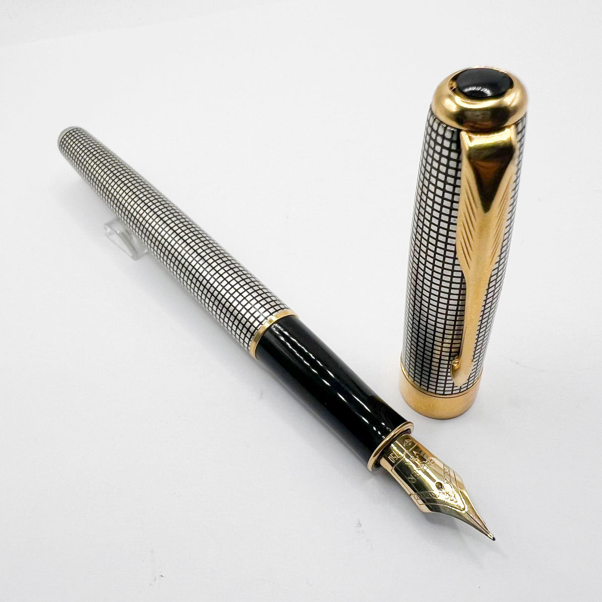Parker Sonnet Sterling Silver Cisele Cross Hatch Fountain Pen - Extra Fine 18kt Gold Nib