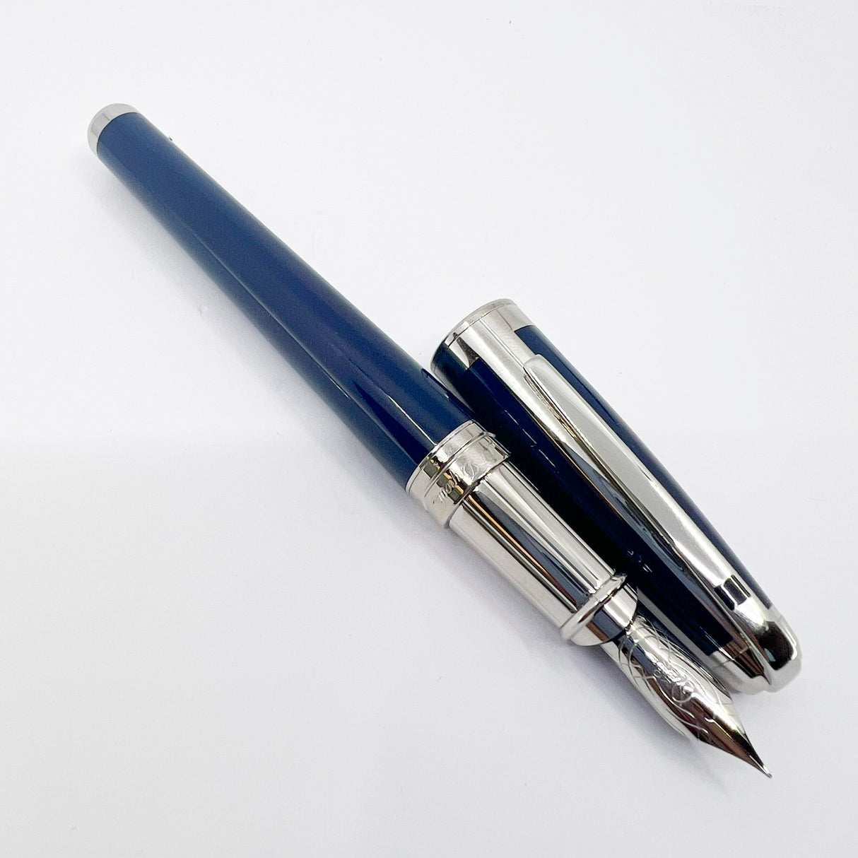 S. T. Dupont Grand Orpheo Theme Placed Midnight Blue Lacquer Fountain Pen - Fine 18kt Gold Nib