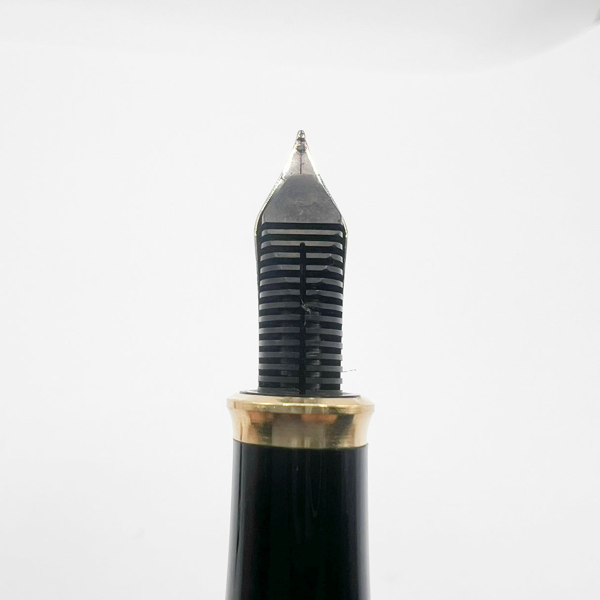 Cross Pinnacle Bordeaux Lacquer Fountain Pen -  Fine 18kt Gold Nib