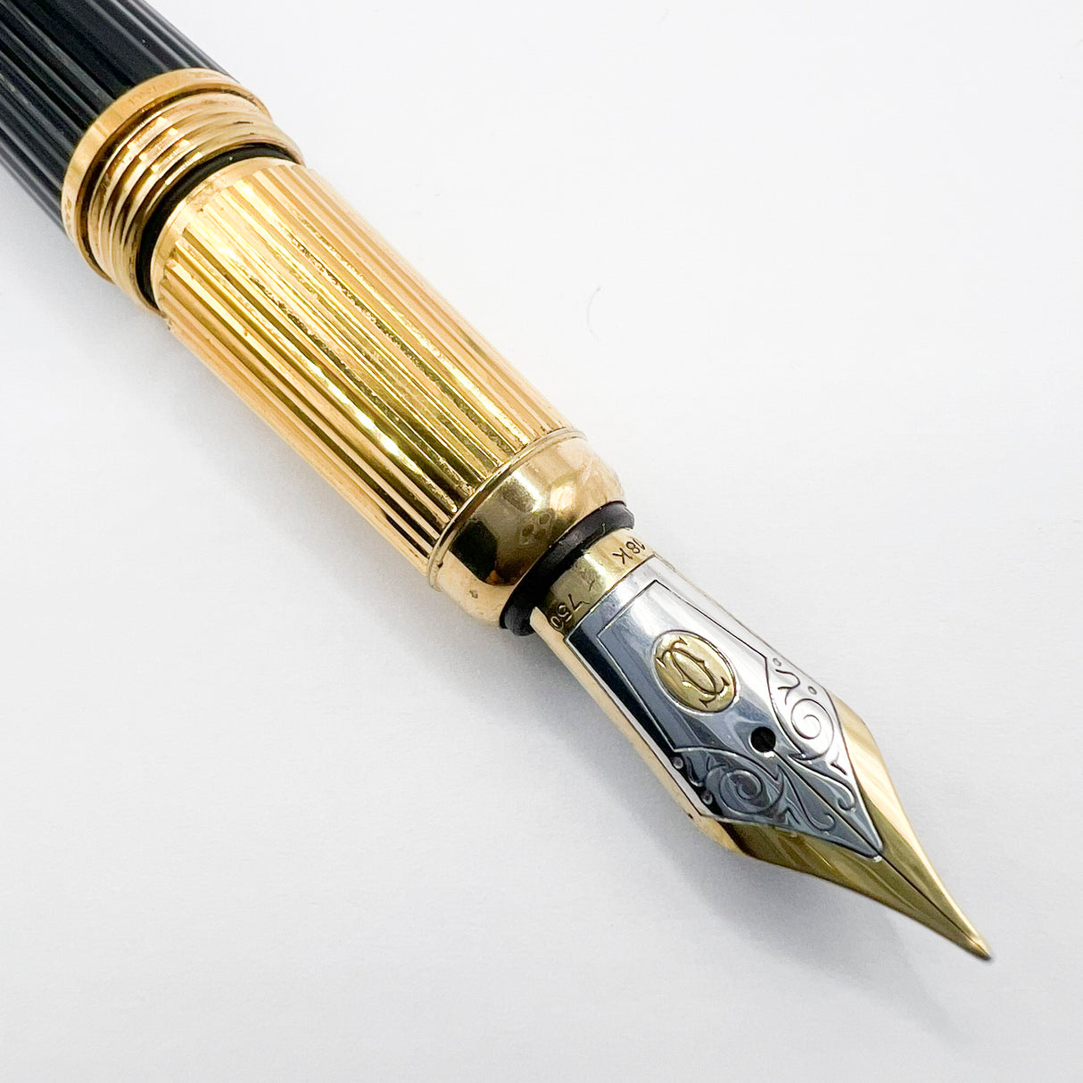Cartier - Louis Cartier Black Fluted Fountain Pen - Fine 18kt Gold Nib