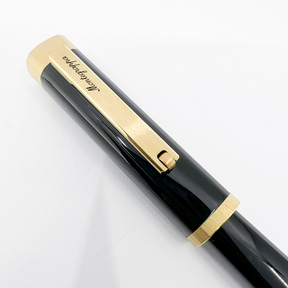 Montegrappa Quatttro Zero Black Squared / Brushed Gold-Plated Trim Fountain Pen - Fine 14kt Gold Nib