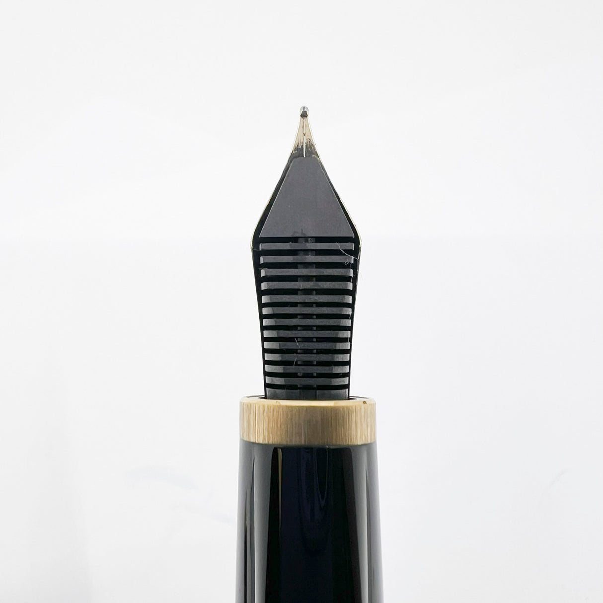 Montegrappa Quatttro Zero Black Squared / Brushed Gold-Plated Trim Fountain Pen - Fine 14kt Gold Nib