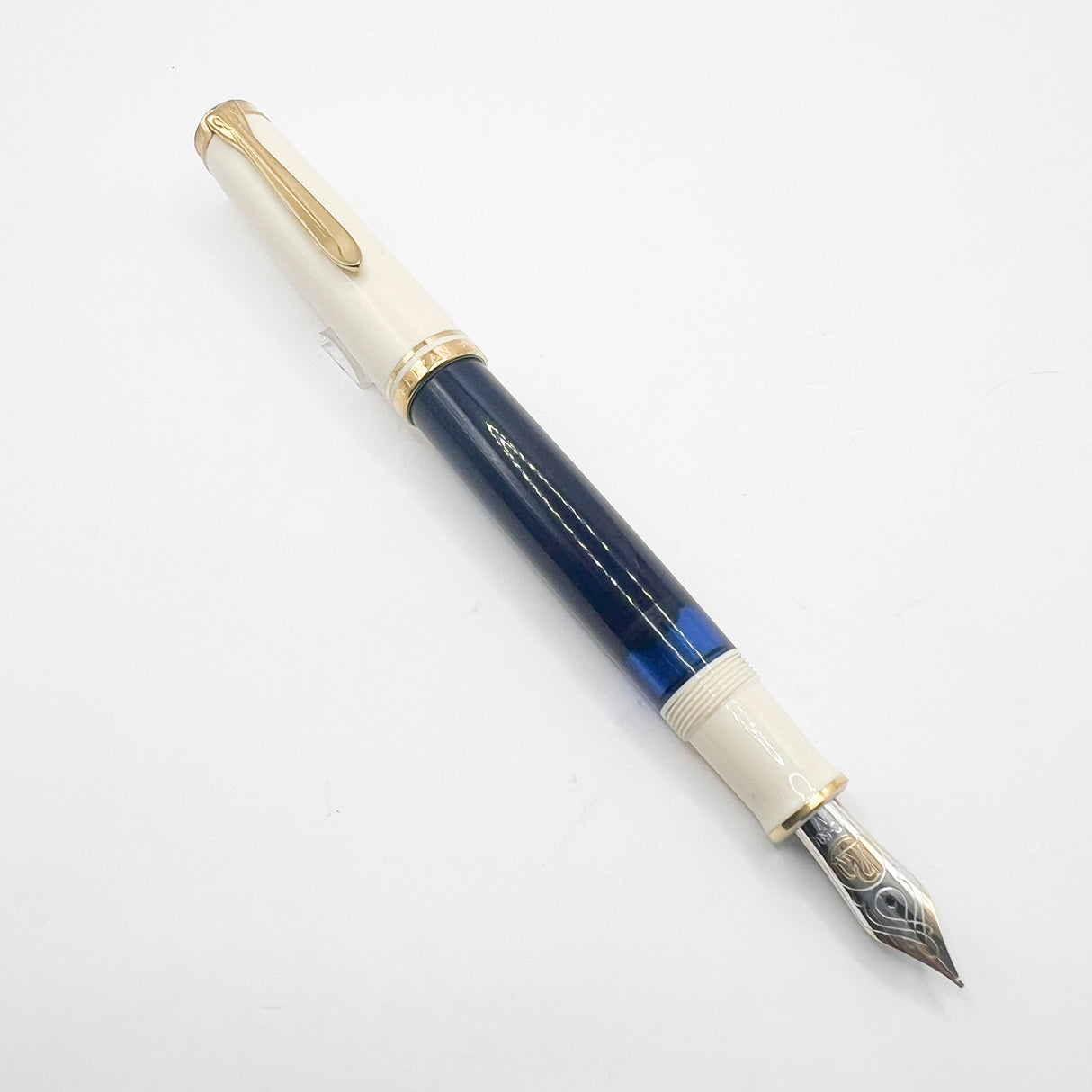 Pelikan M800 Special Edition Midnight Blue/Cream Fountain Pen - Flexible Medium 14kt Gold Nib