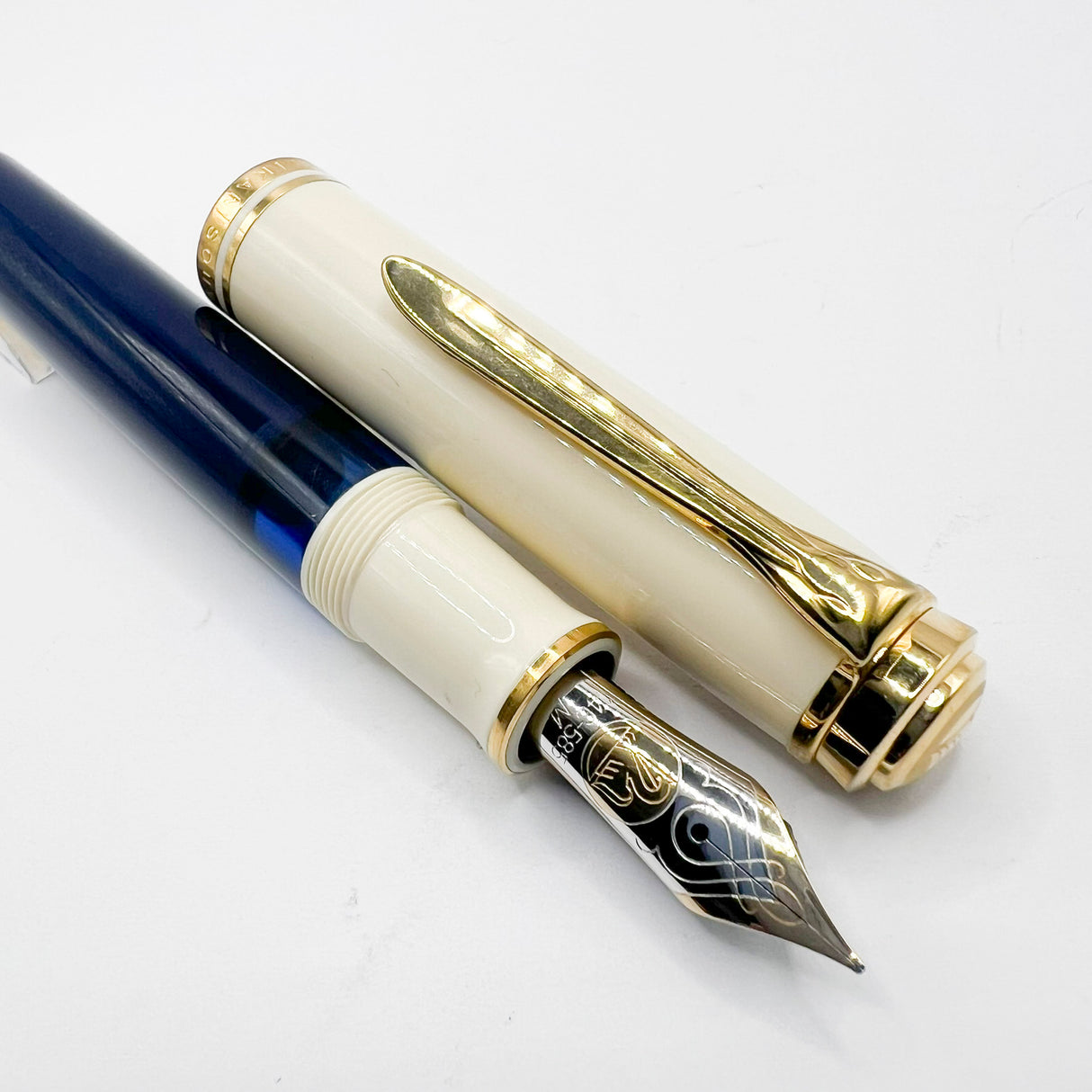 Pelikan M800 Special Edition Midnight Blue/Cream Fountain Pen - Flexible Medium 14kt Gold Nib