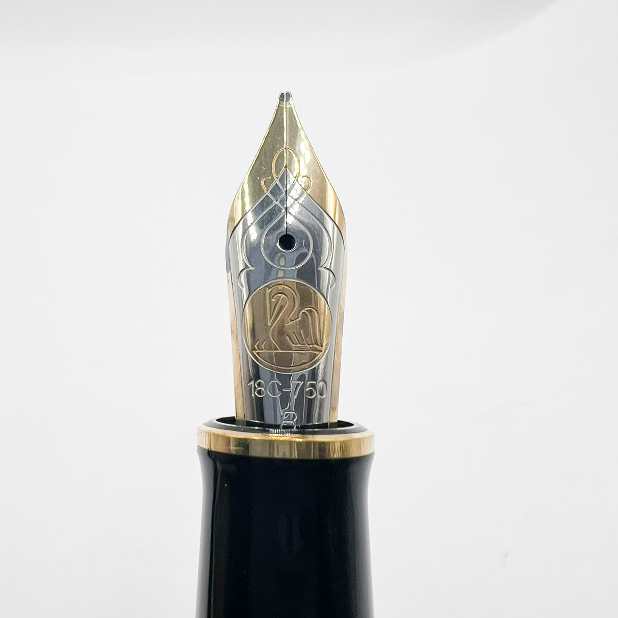 Pelikan M800 Souveran Black Cap & Green Striped Barrel Fountain Pen - Broad 18kt Gold Nib