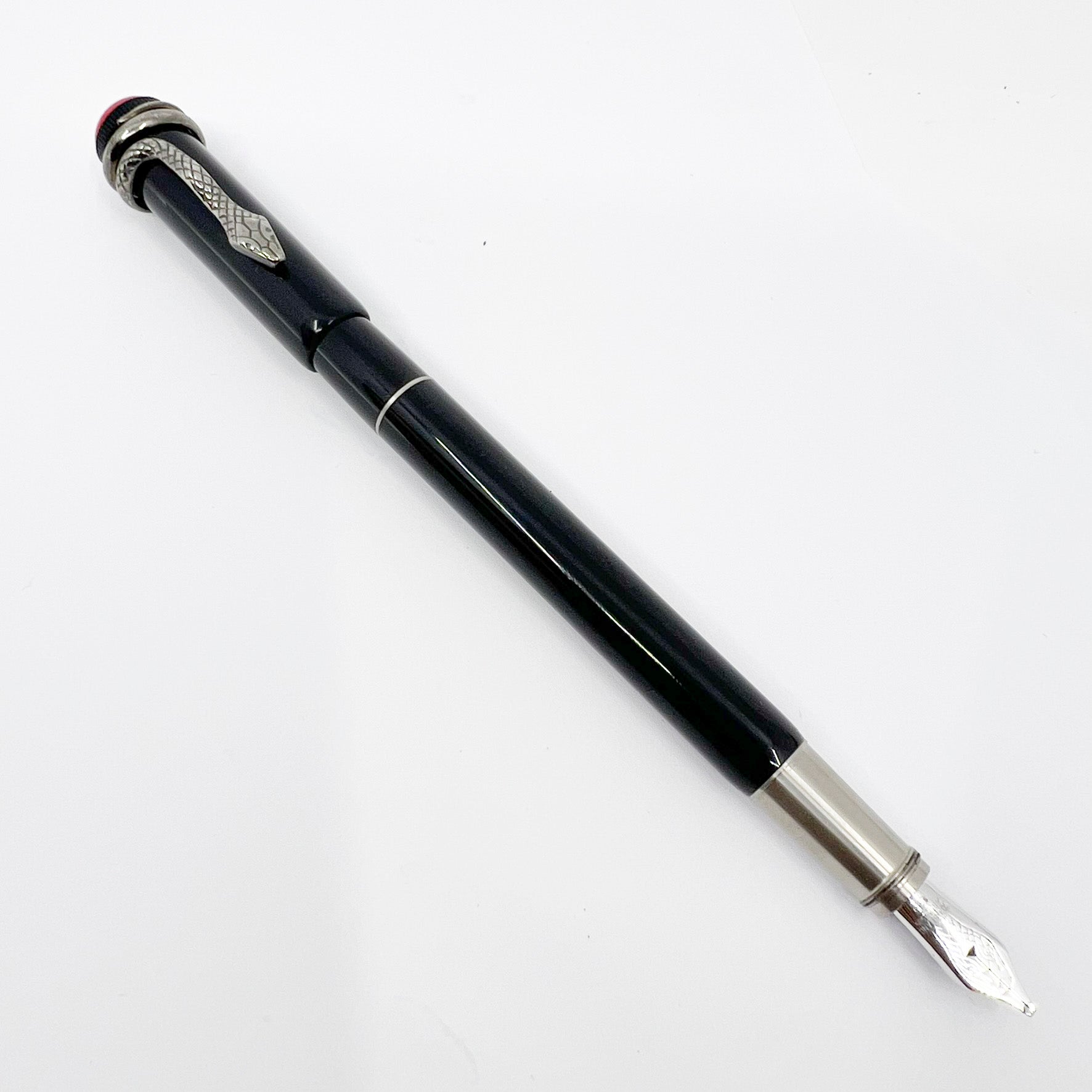 Montblanc Heritage Rouge Et Noir Black Fountain Pen - Double Broad