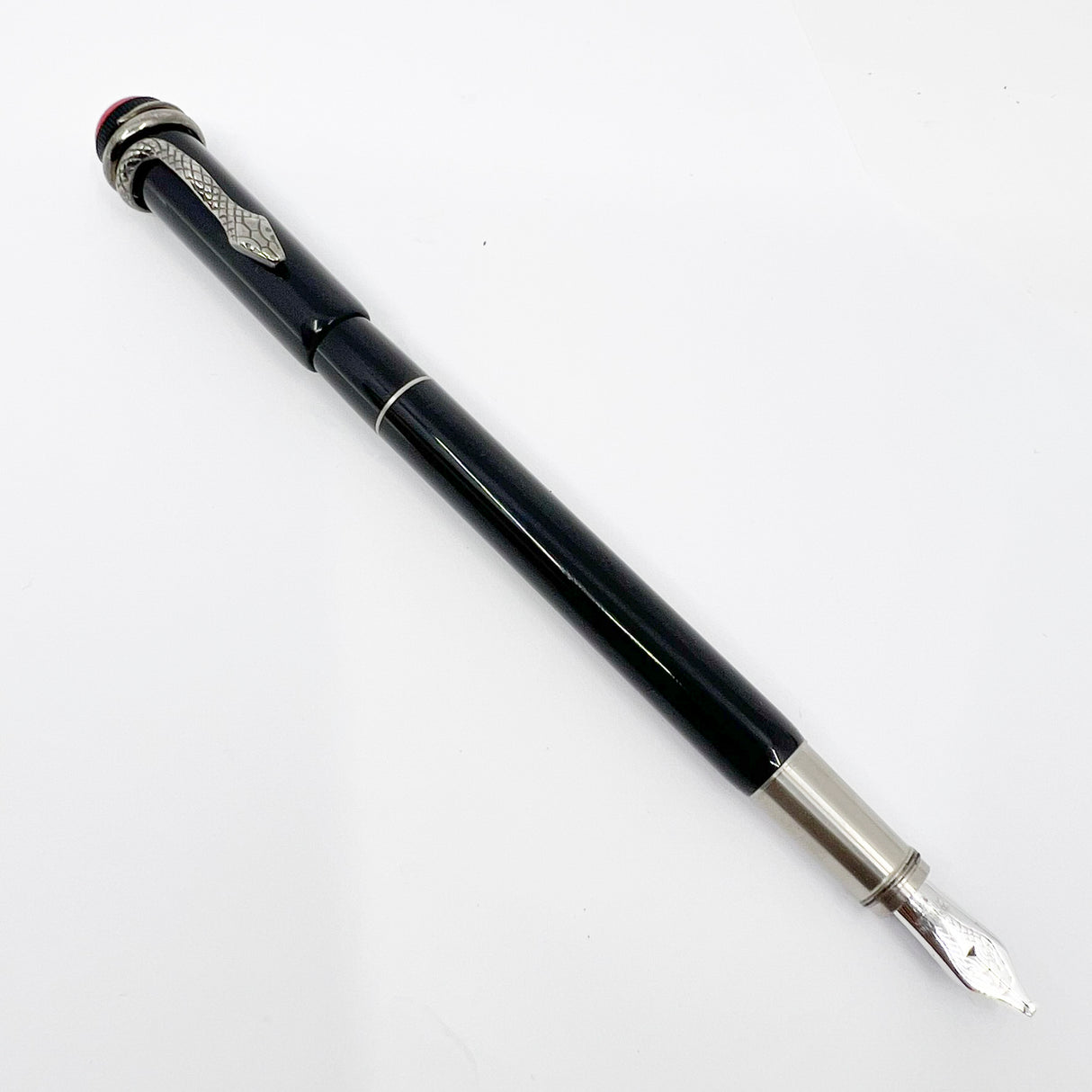 Montblanc Heritage Rouge Et Noir Black Fountain Pen  - Double Broad Oblique (Profile of Left Foot) 14kt Gold Nib