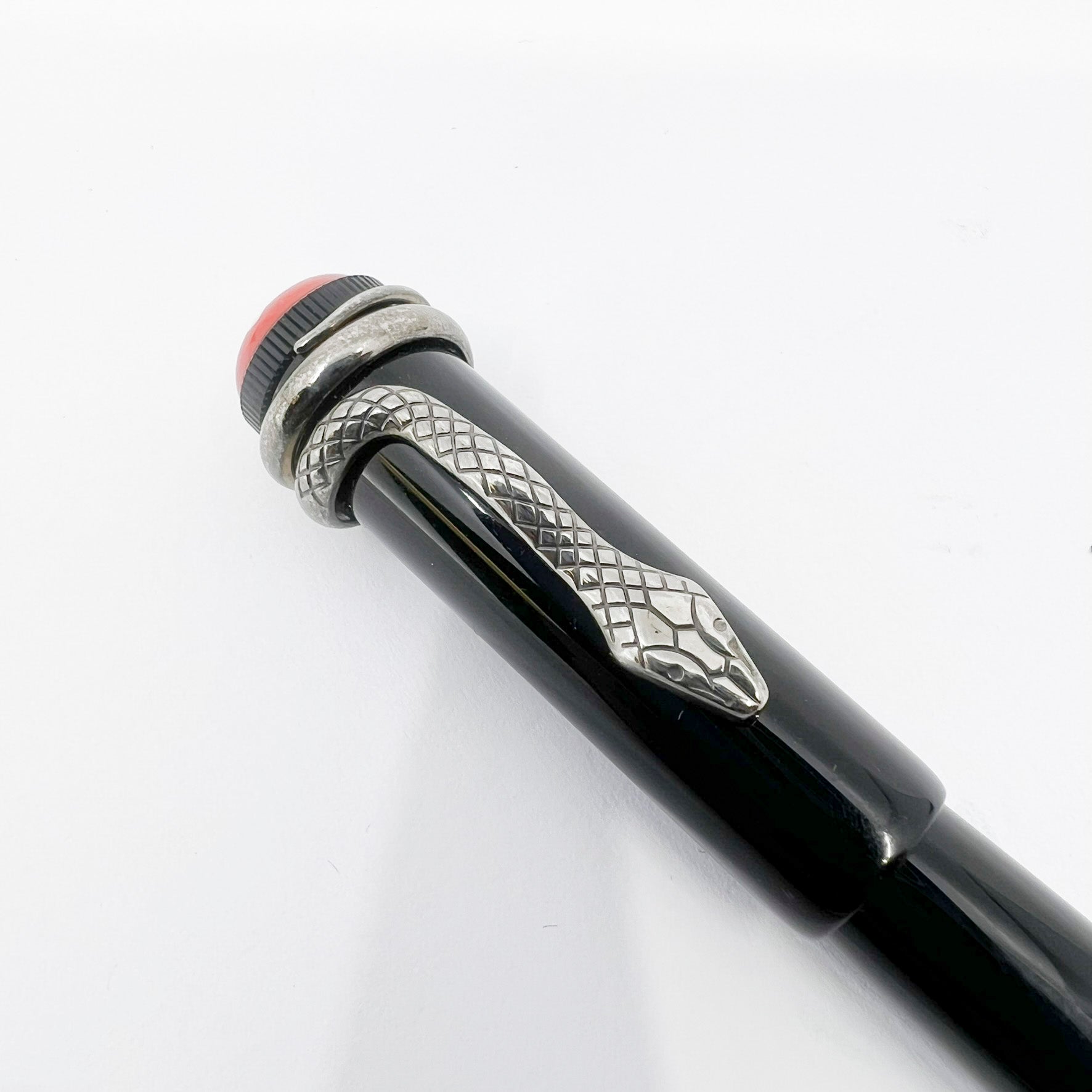 Montblanc Heritage Rouge Et Noir Black Fountain Pen - Double Broad