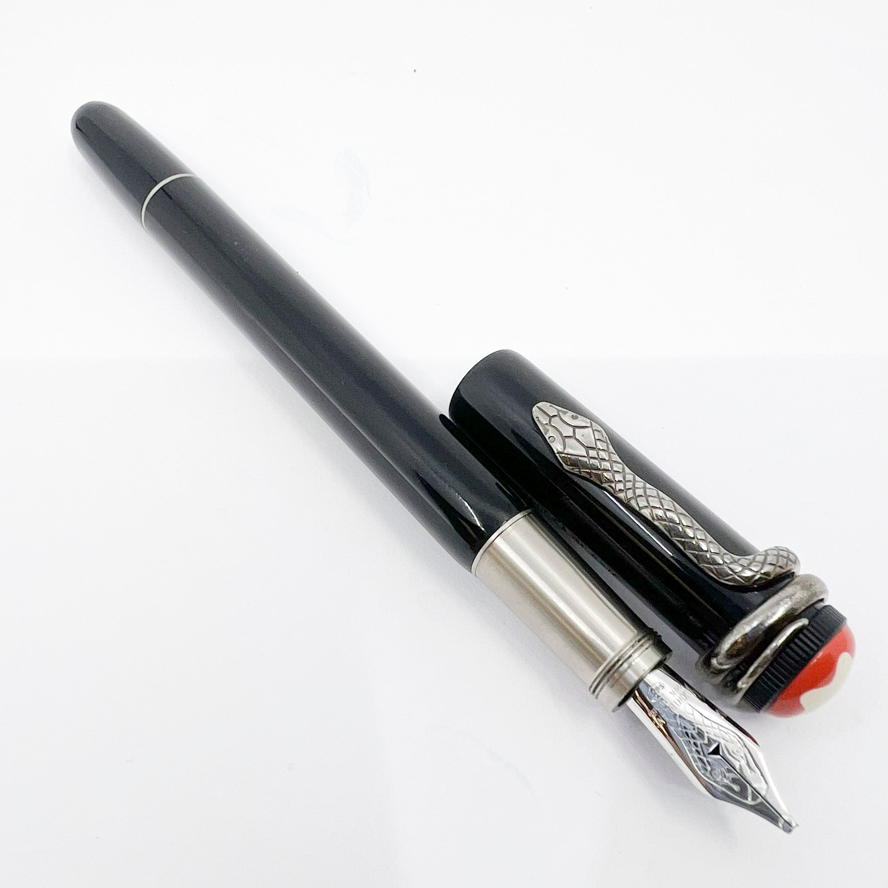 Montblanc Heritage Rouge et Noir 万年筆　訳あり Montblanc Heritage Rouge et Noir 万年筆 訳あり Montblanc Heritage