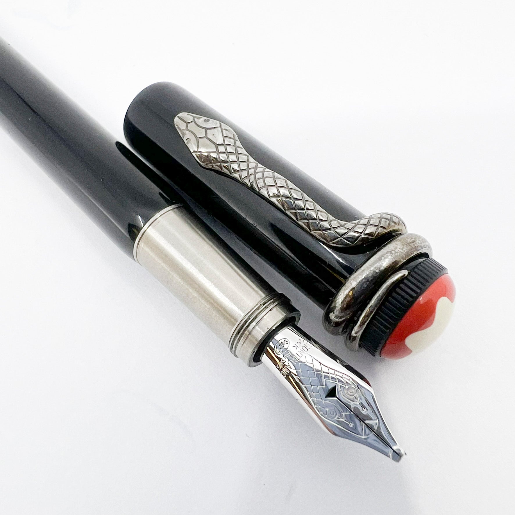 Montblanc Heritage Rouge Et Noir Black Fountain Pen - Double Broad