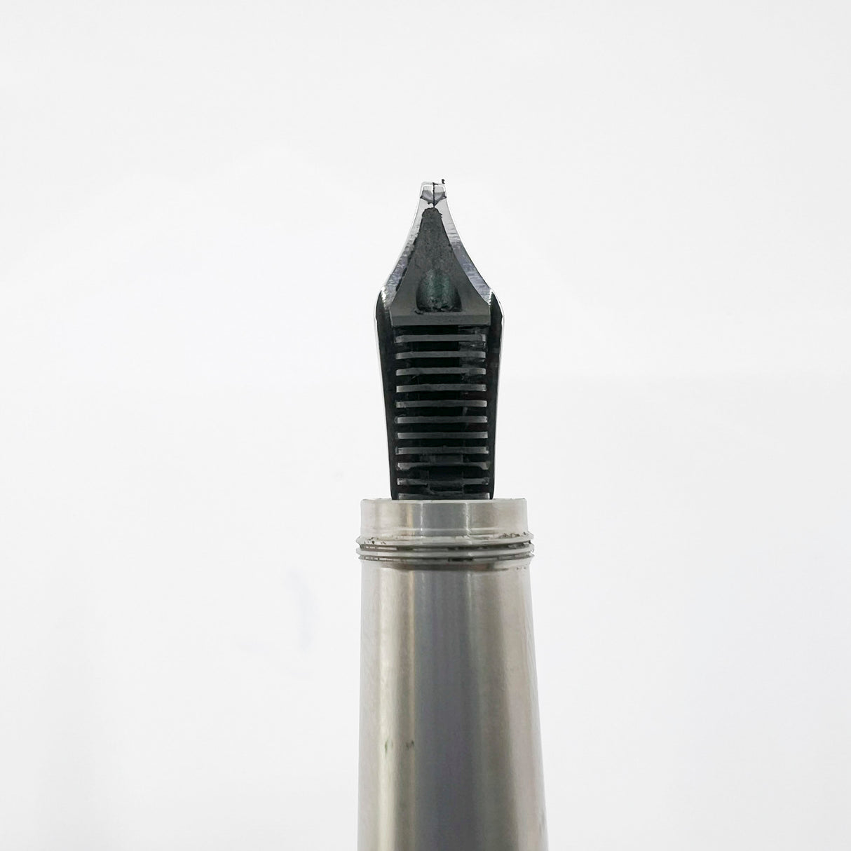 Montblanc Heritage Rouge Et Noir Black Fountain Pen  - Double Broad Oblique (Profile of Left Foot) 14kt Gold Nib