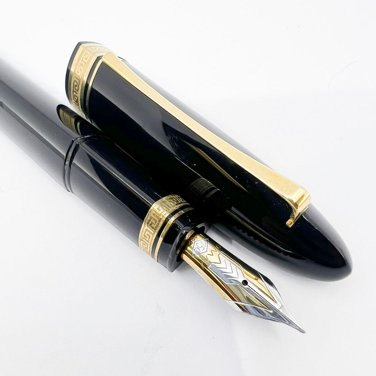 OMAS Blue/Black  #360 Oversized Triangulated Fountain Pen - Fine 18kt Gold Nib