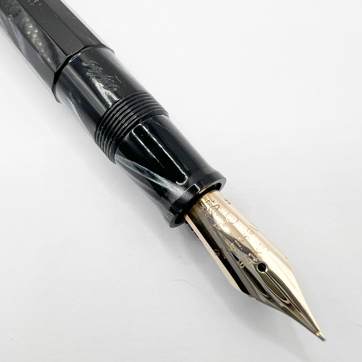 OMAS 80th Anniversary Limited Edition Paragon "Platinum" Celluloid (2004) Fountain Pen #09/40 - EXTRA FINE EXTRA FLESSIBLE 14kt Gold Nib!