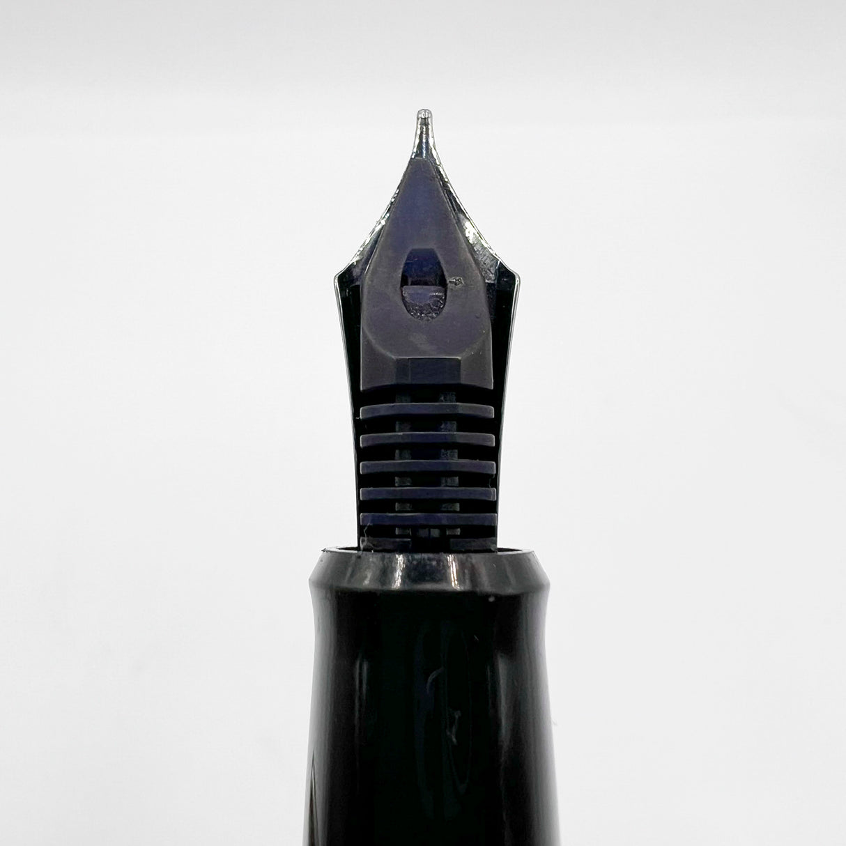 Dunhill AD2000 Brushed Stainless Steel Cross Hatch Design  Fountain Pen -  Medium 18kt Gold Nib (Leans to Fine)