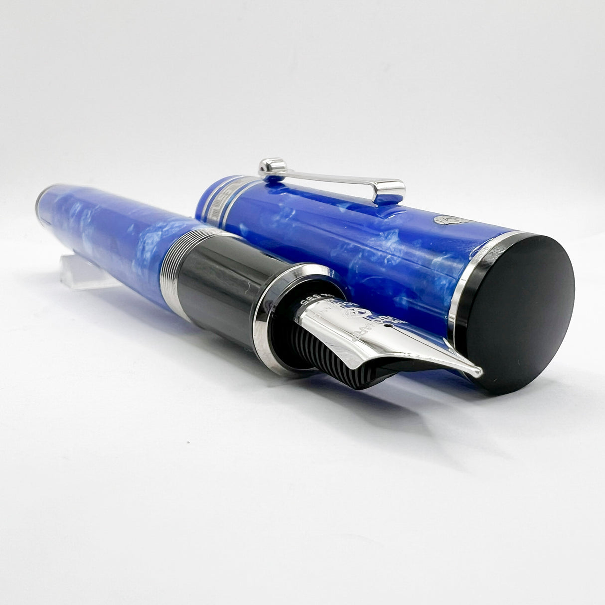 Wahl-Eversharp Decoband Lustrous Amalfi Blue w/Rhodium Plated Trim Fountain Pen - Large Medium 14kt Gold Nib