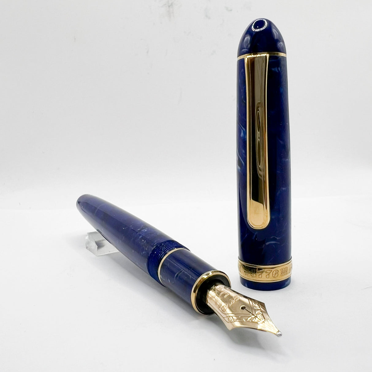 Platinum #3776 Celluloid Marbled Midnight Blue Ocean Fountain Pen - Broad 18kt Gold Nib
