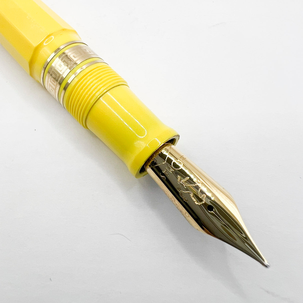 OMAS for  Ferrari/1990's -  Ferrari Yellow Facetted Paragon Fountain Pen - Medium 18kt Gold Nib