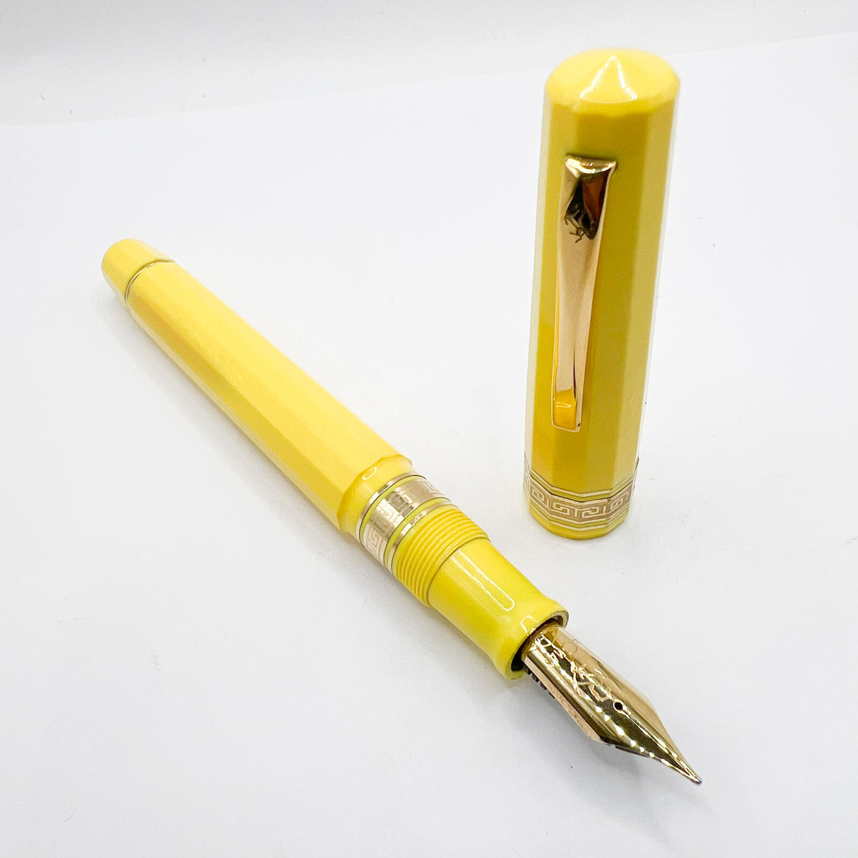 OMAS for  Ferrari/1990's -  Ferrari Yellow Facetted Paragon Fountain Pen - Medium 18kt Gold Nib